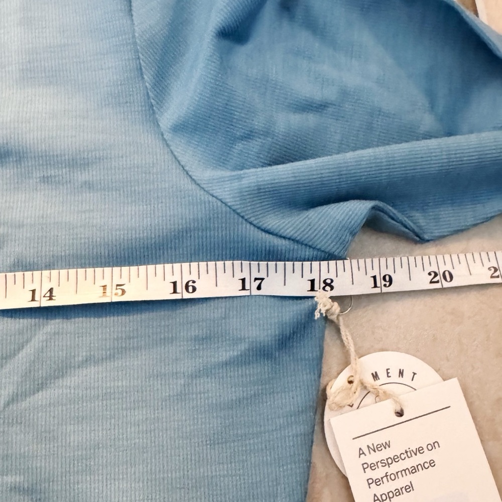 NWT Vuori Lux Rib Half Zip Long Sleeve Cropped Top in Stillwater Blue - Picture 9 of 10